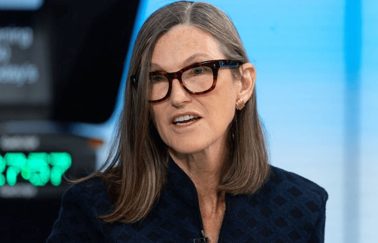 Cathie Wood 今日抛售 AMZN 股票并买入 SPCX：ARK 的调仓究竟传递了什么信号